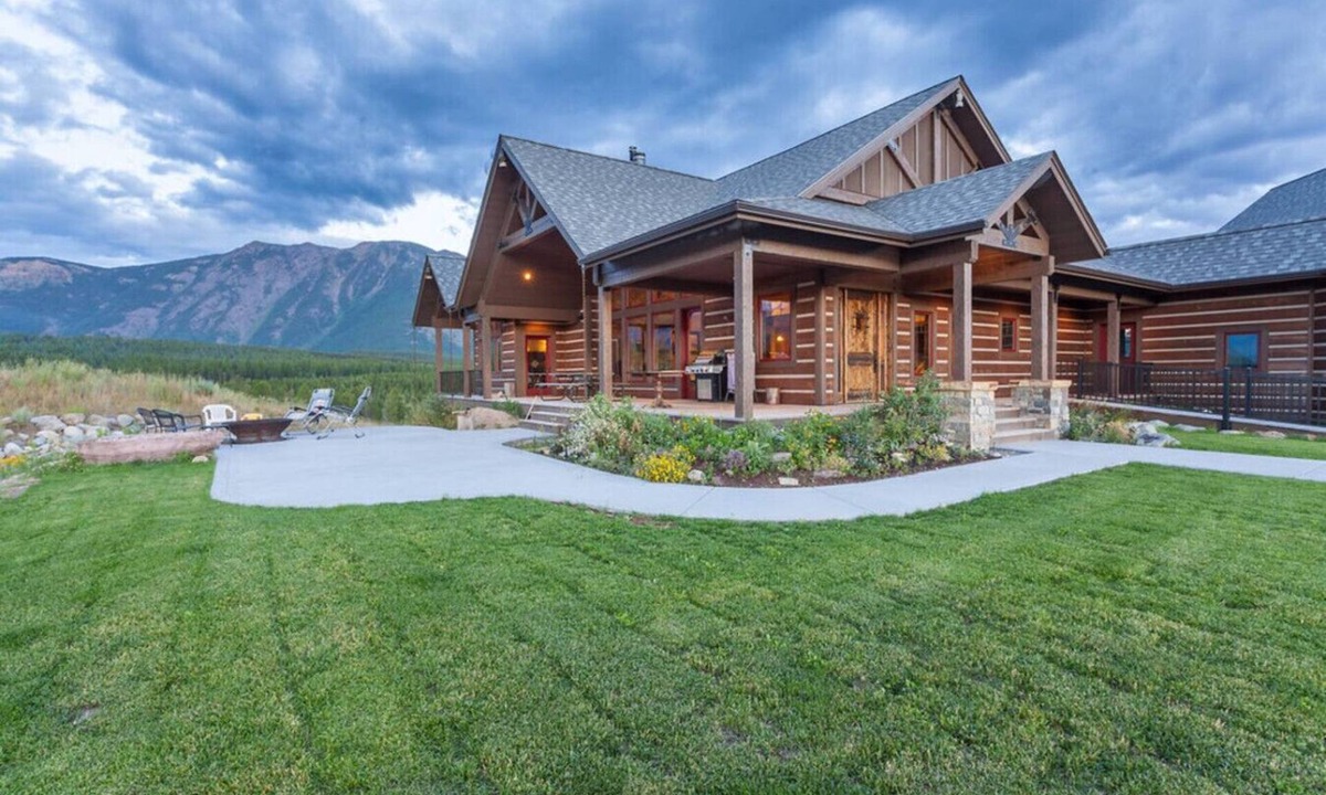 West Glacier House | Snowmoon Ranch with Views of Glacier National Park
