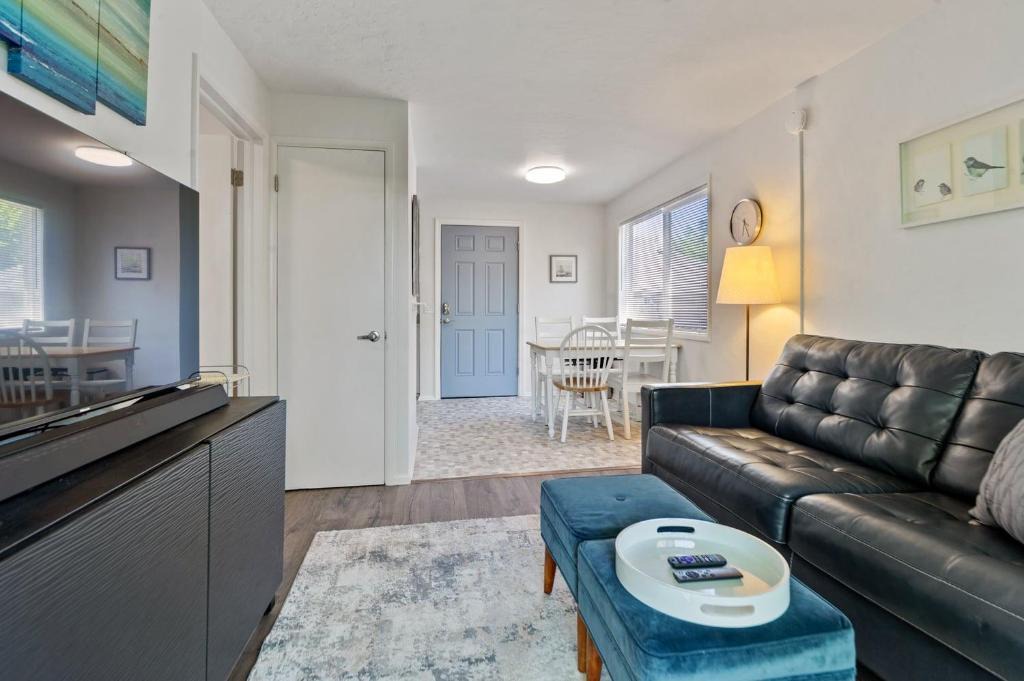 Market District Apartment | Snug Spot 70 - Close to Downtown & Autzen studio