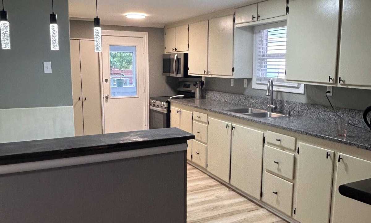West Eugene Apartment | SOHO Eugene - Cozy 1-bedroom apartment with HVAC System, WiFi