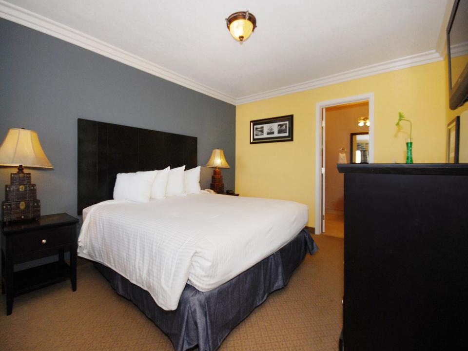 Solaire Inn | Santa Maria