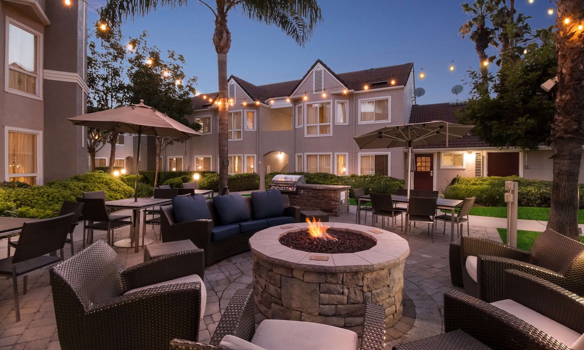 Downtown Village Hotel | Sonesta ES Suites Huntington Beach Fountain Valley