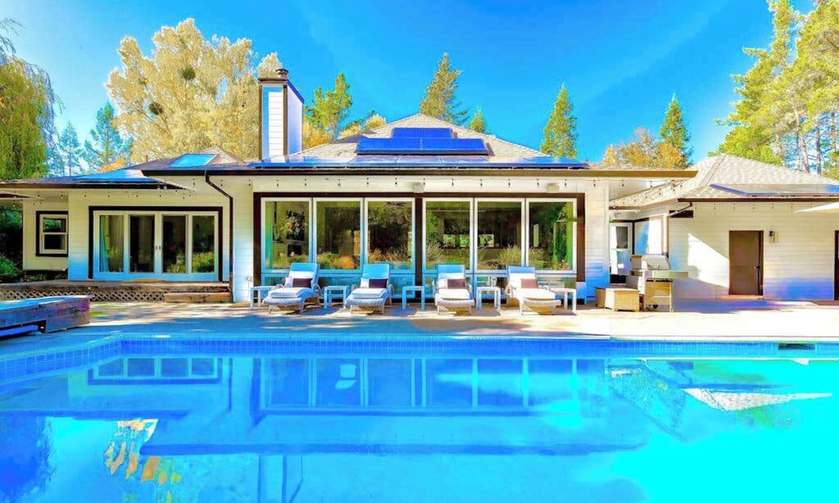 Freestone House | Sonoma 4BR wine country estate on 6 acres — pool, hot tub, sleeps 14