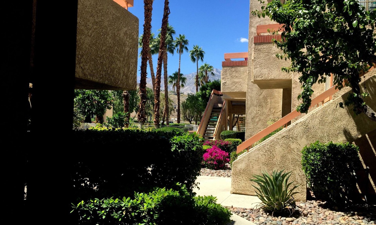 Palm Springs Condo | Southeastern Palm Springs