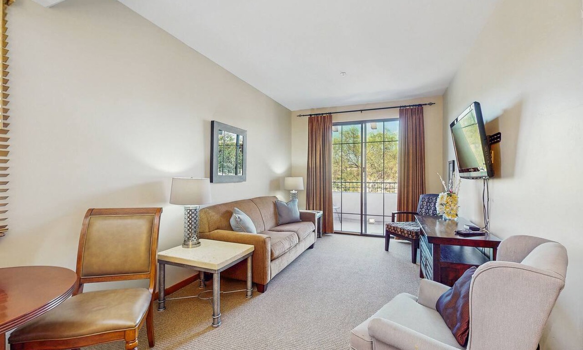 Carefree Condo | Southwestern charm with a pool & private patio - near shopping