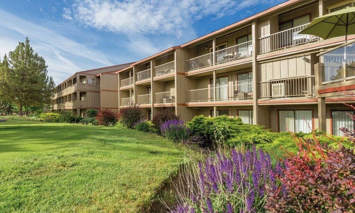 Redmond Apartment | Spacious 1 BR | Eagle Crest