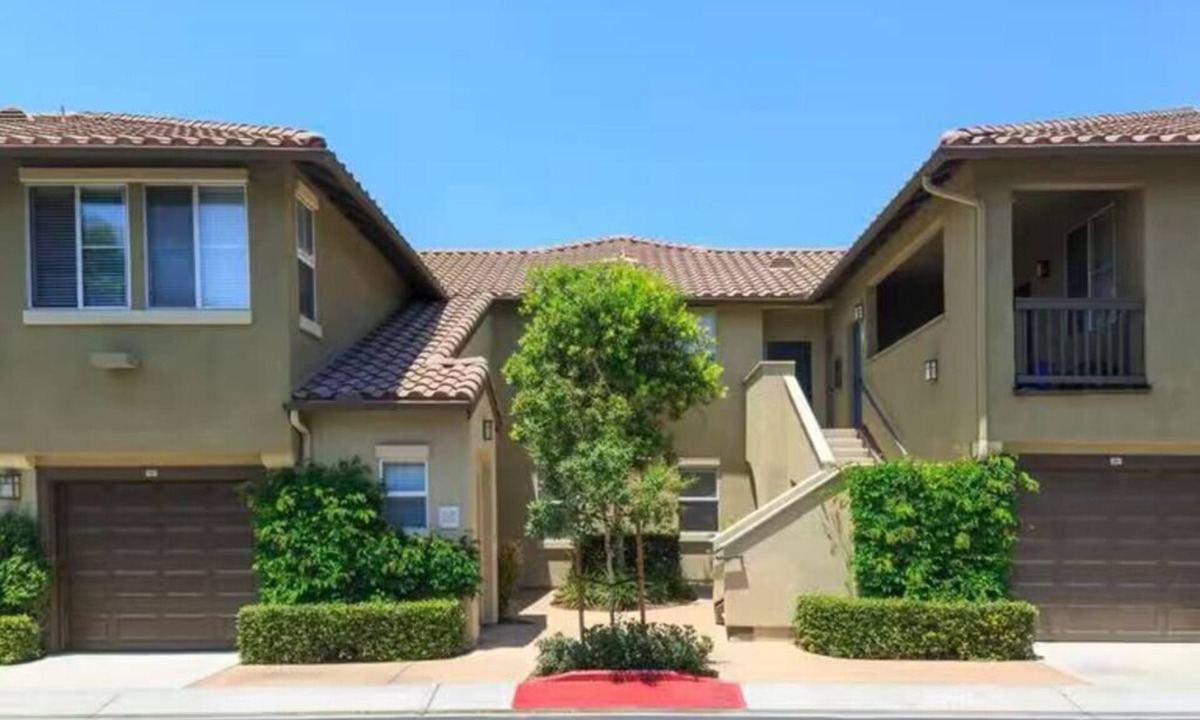 Tustin Apartment | Spacious 1BR Home Near Woodbury Town Center