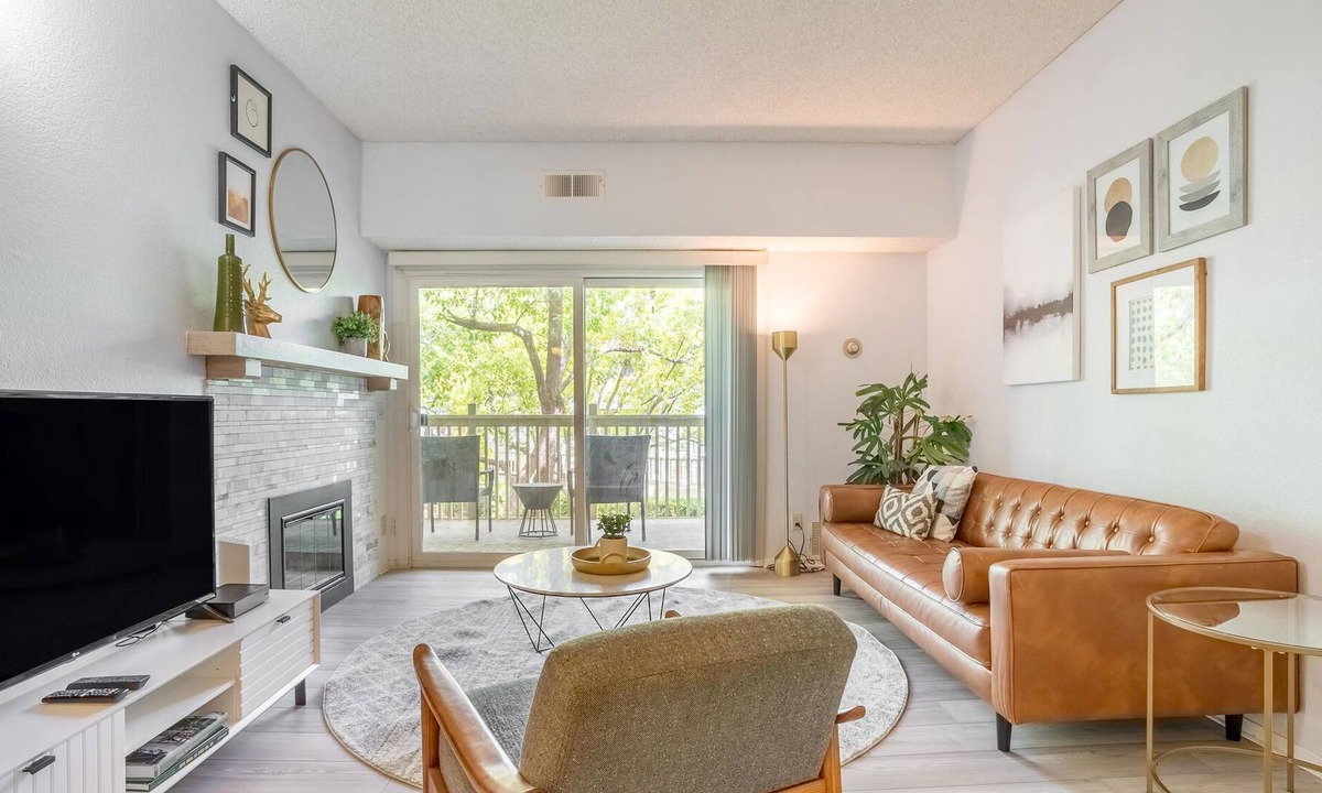 Centerville Apartment | Spacious 2BR Apartment in Fremont + Parking