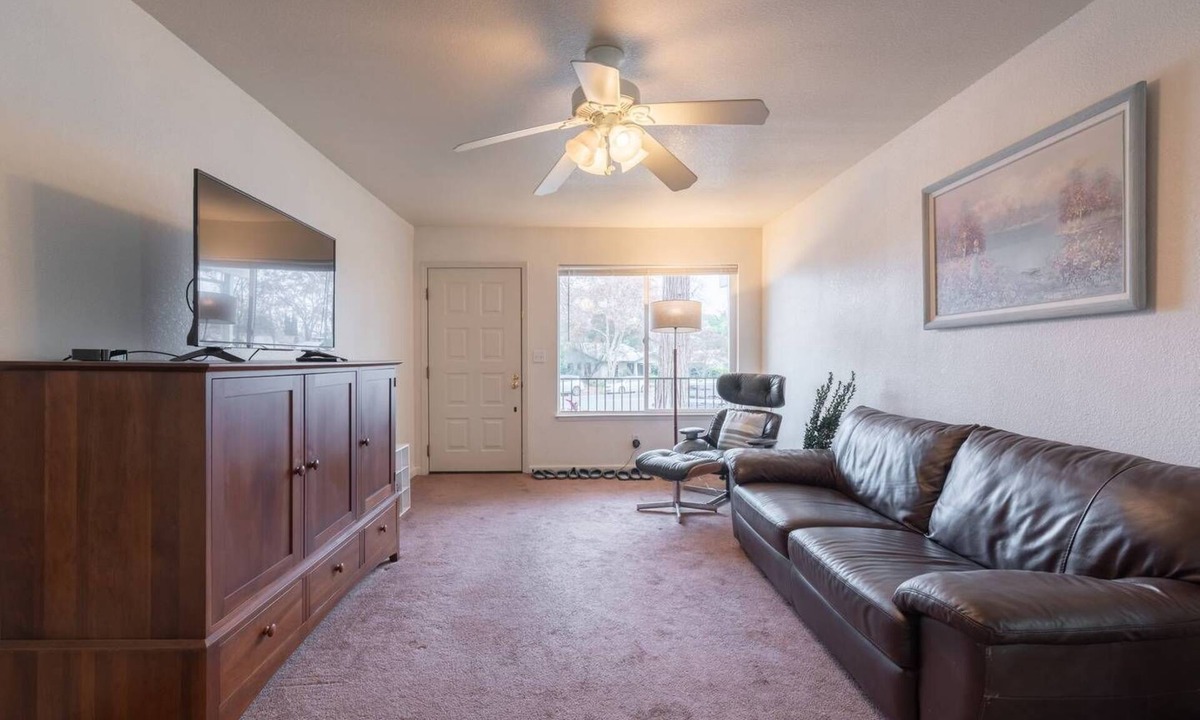 Roseville House | Spacious 2BR House Historic Downtown Roseville