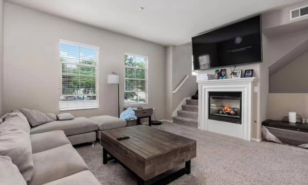 Mira Costa House | Spacious 3-bedroom townhome in peaceful Oceanside with AC