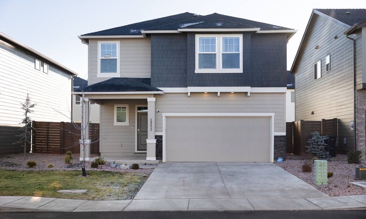 Old Farm District House | Spacious 4-bedroom house with fitness room, WiFi 5 Mins to Old Mill, Bend