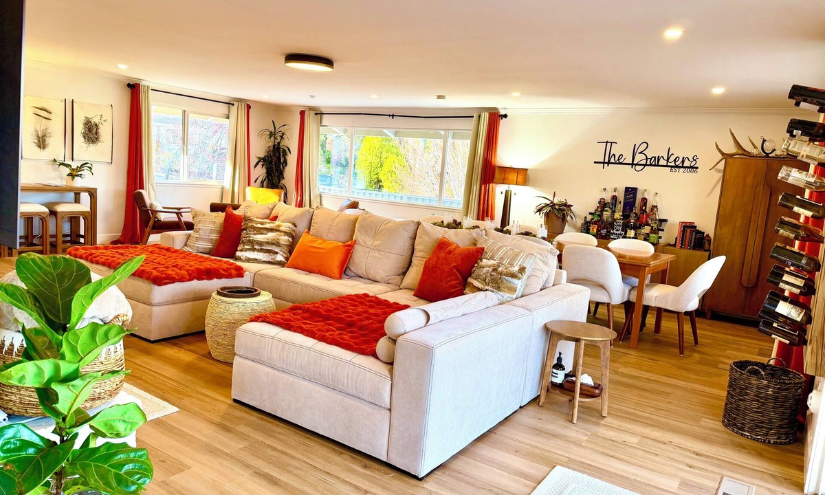 Reno House | Spacious 4-bedroom private home in prestigeous Old SW. Close to it ALL- main 🏡