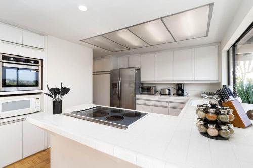 Hidden Valley Villa | Spacious 4BD, La Jolla, Ocean Views, Jacuzzi