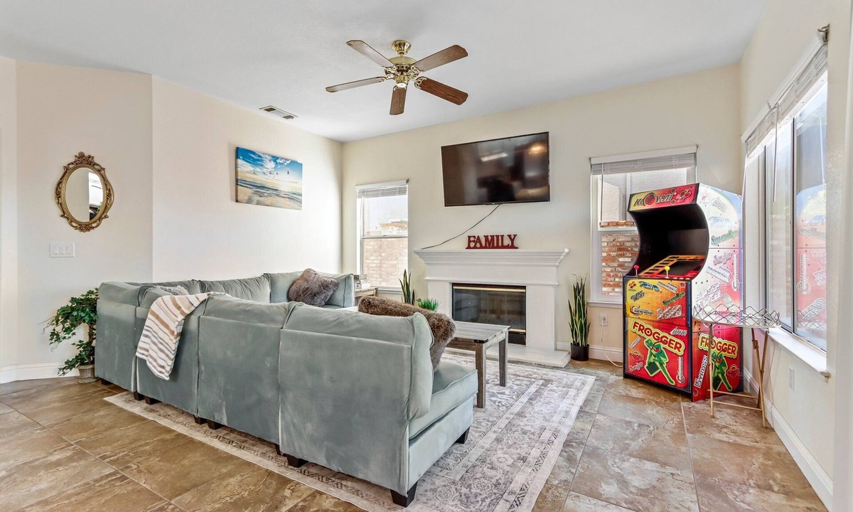 Elk Grove House | Spacious 5BR 3BR w Pool Table, Air Hockey, Games and more!