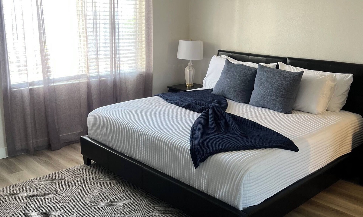 Mira Mesa House | Spacious 6 BDR pet friendly house with AC in sunny San Diego