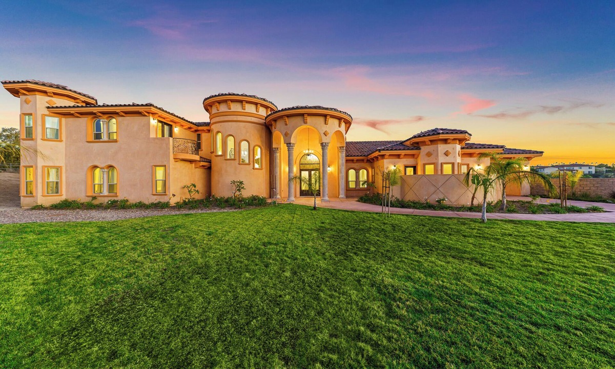 Woodcrest House | Spacious 6-bedroom house in beautiful Riverside Mansion
