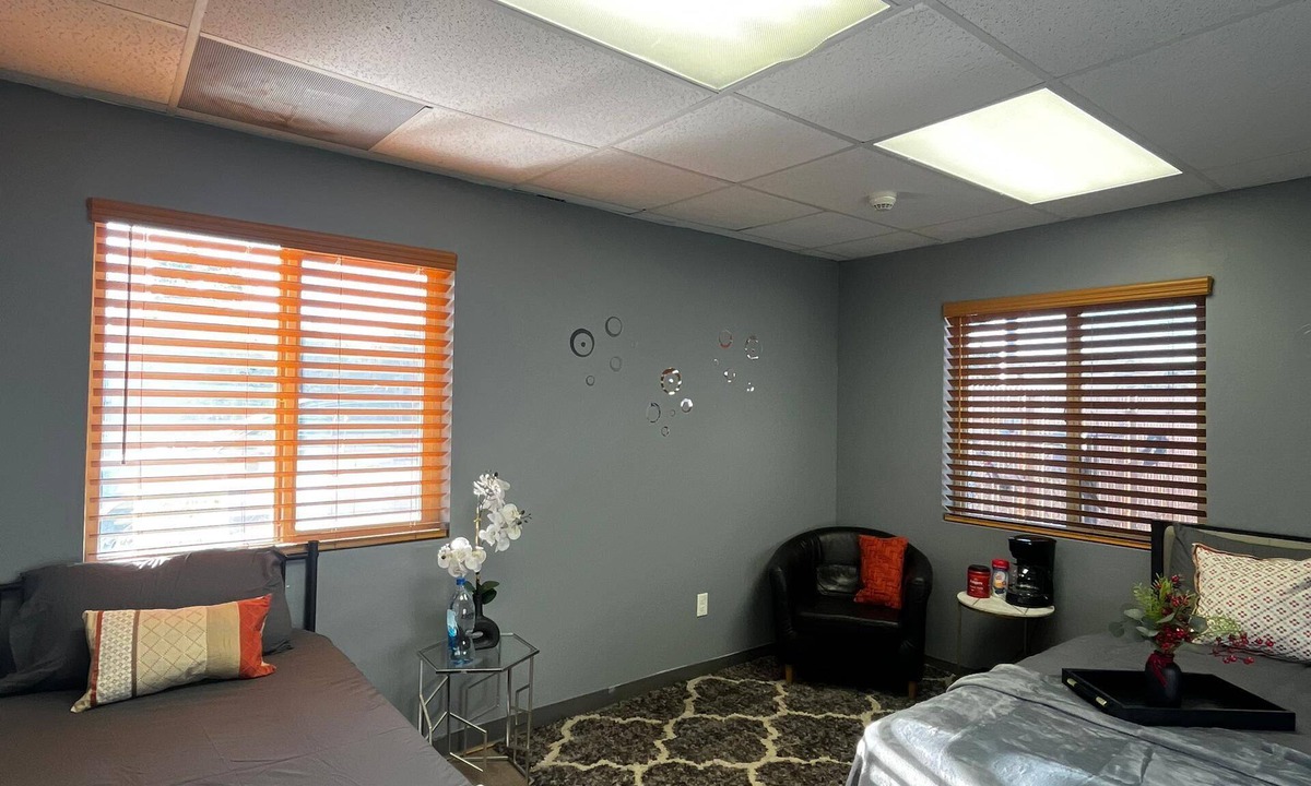 Mayer Resort | Spacious 7-bedroom resort in charming Mayer with AC