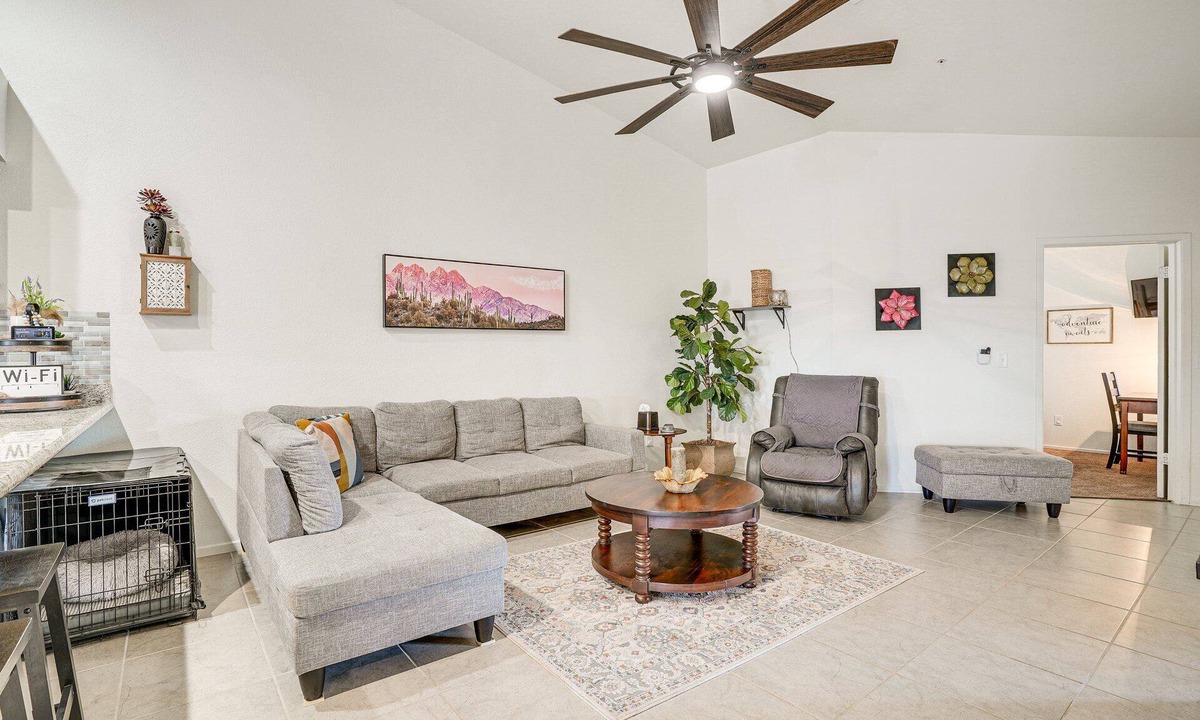 Yuma House | Spacious Clean Pet-friendly Family Townhome