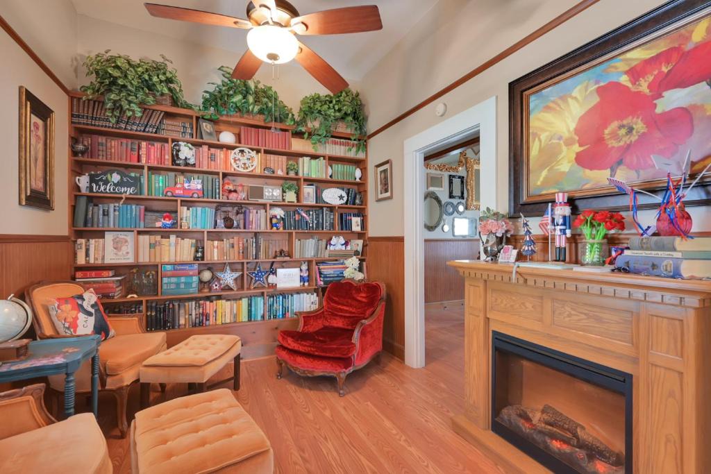 Jackson House | Spacious Downtown Jackson Retreat- Historic Hangout