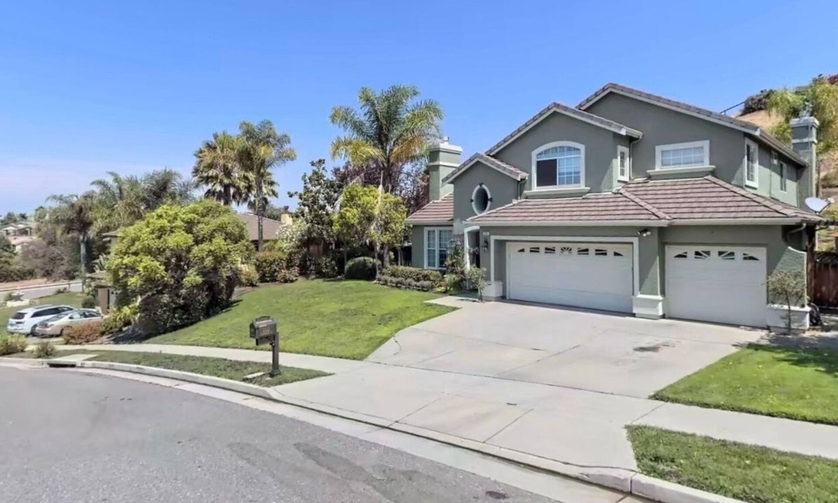 Evergreen House | Spacious family-friendly 4-bedroom house with WiFi and AC in charming San Jose
