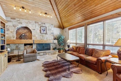 Sunriver House | Spacious family friendly home gym in garage W&D WIFI - SHARC resort amenities