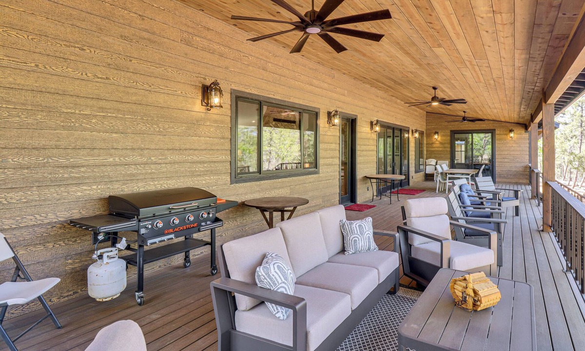 Lakeside Cabin | Spacious Family Gem w/Patio, 3 Mi to Rainbow Lake