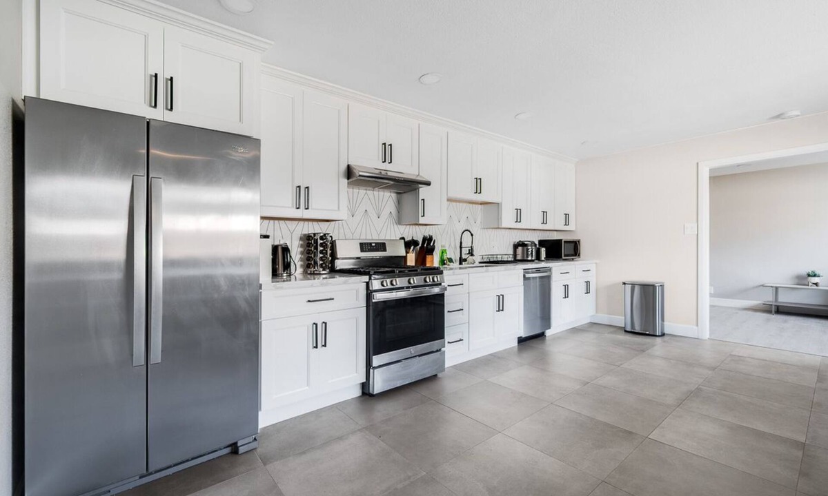 Palo Alto House | Spacious Full Home with FREE Netflix/Wi-Fi/Parking