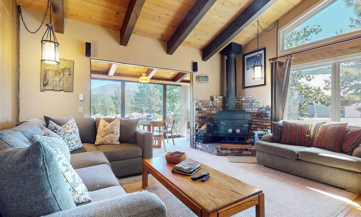 Mammoth Lakes Condo | Spacious Home, Near Trails, Rec Center & Creek Park. Pool On-site