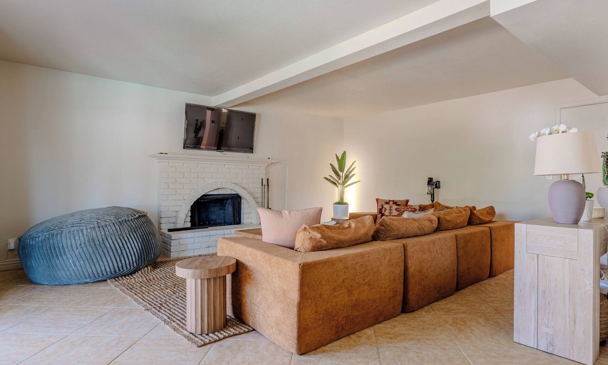 Green Valley North Villa | Spacious Oasis w/Heated Spa l 10min from strip