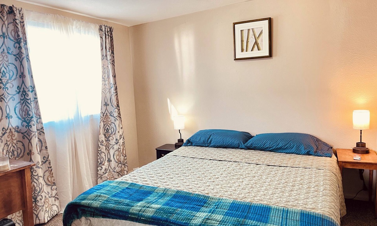 Lake Montezuma House | Spacious & Peaceful bedroom suite with Kitchenette in charming Lake Montezuma.