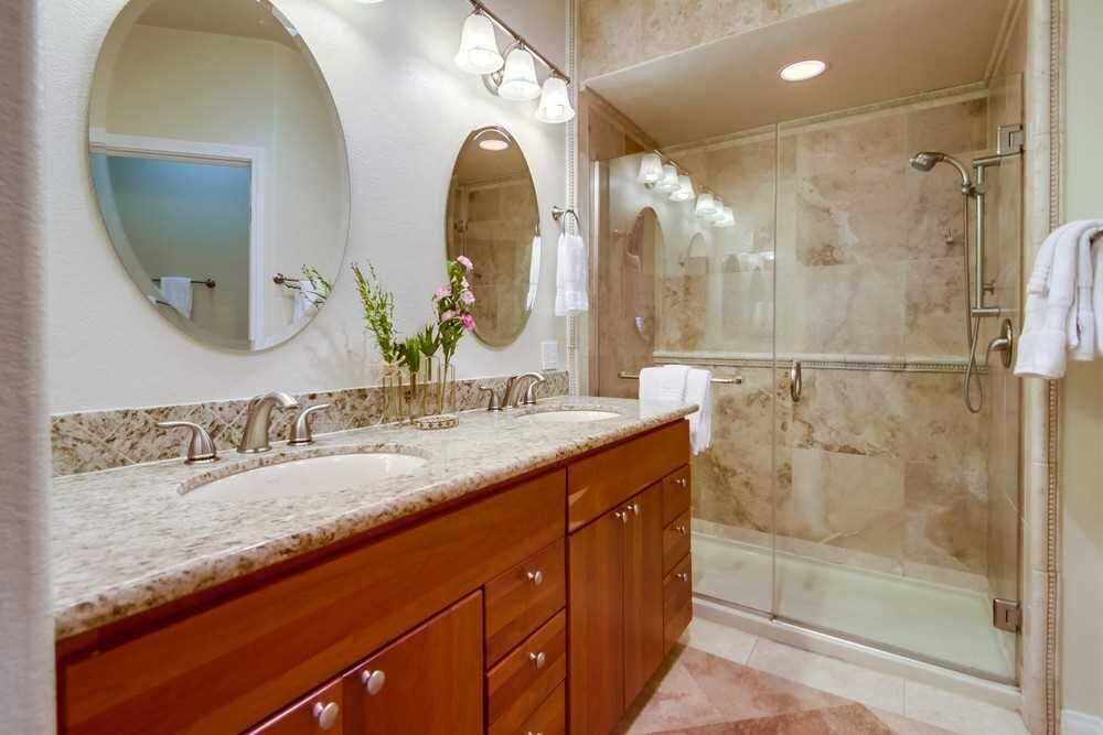 Downtown San Diego Apartment | Spacious Three Bedroom Condo in Little Italy !