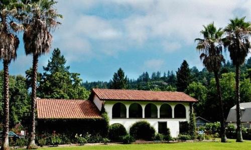 Deer Park Hotel | Spanish Villa Inn