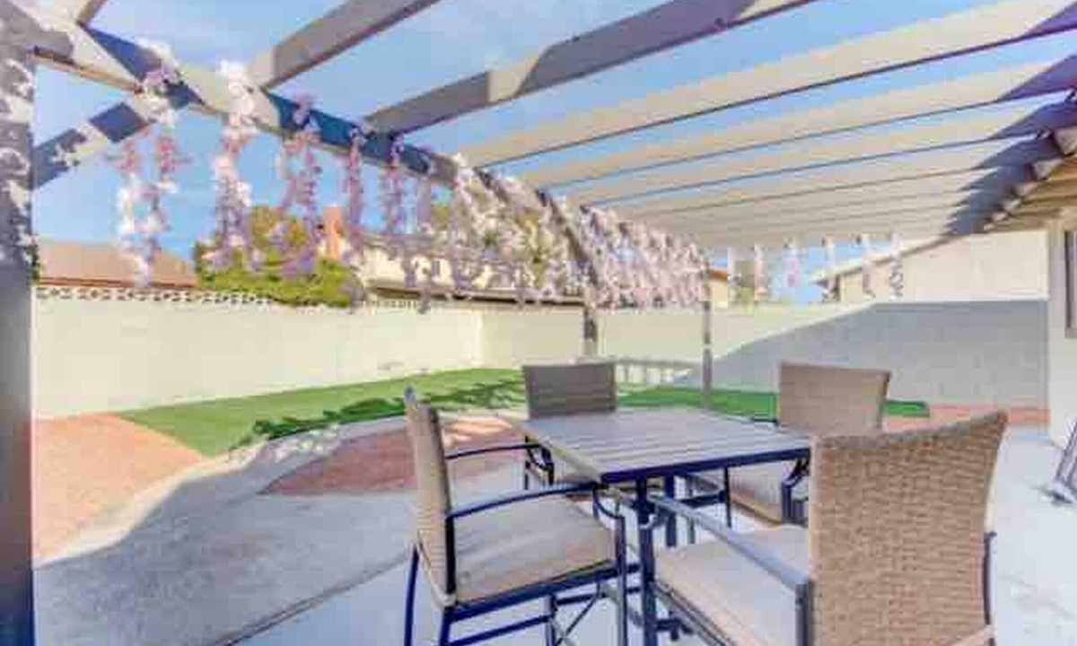 Las Vegas House | Special Sale! King Bed! EV Charger! Rain Shower!