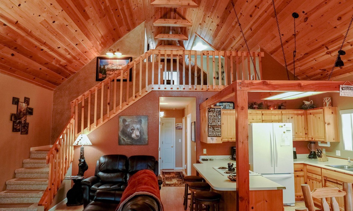 Pinetop Cabin | SPECTACULAR COZY CABIN NESTLED IN THE PINES BIG FRONT DECK FENCED FOR DOGS