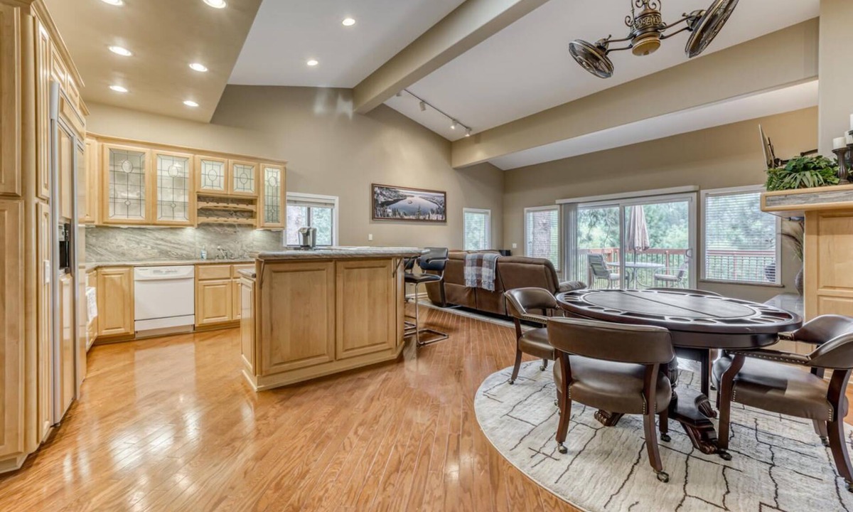 Elk Point Condo | Spectacular Getaway, steps from the Lake