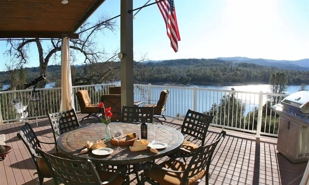 Oak Shores House | Spectacular Lake Nacimiento Waterfront Home with Private Dock.