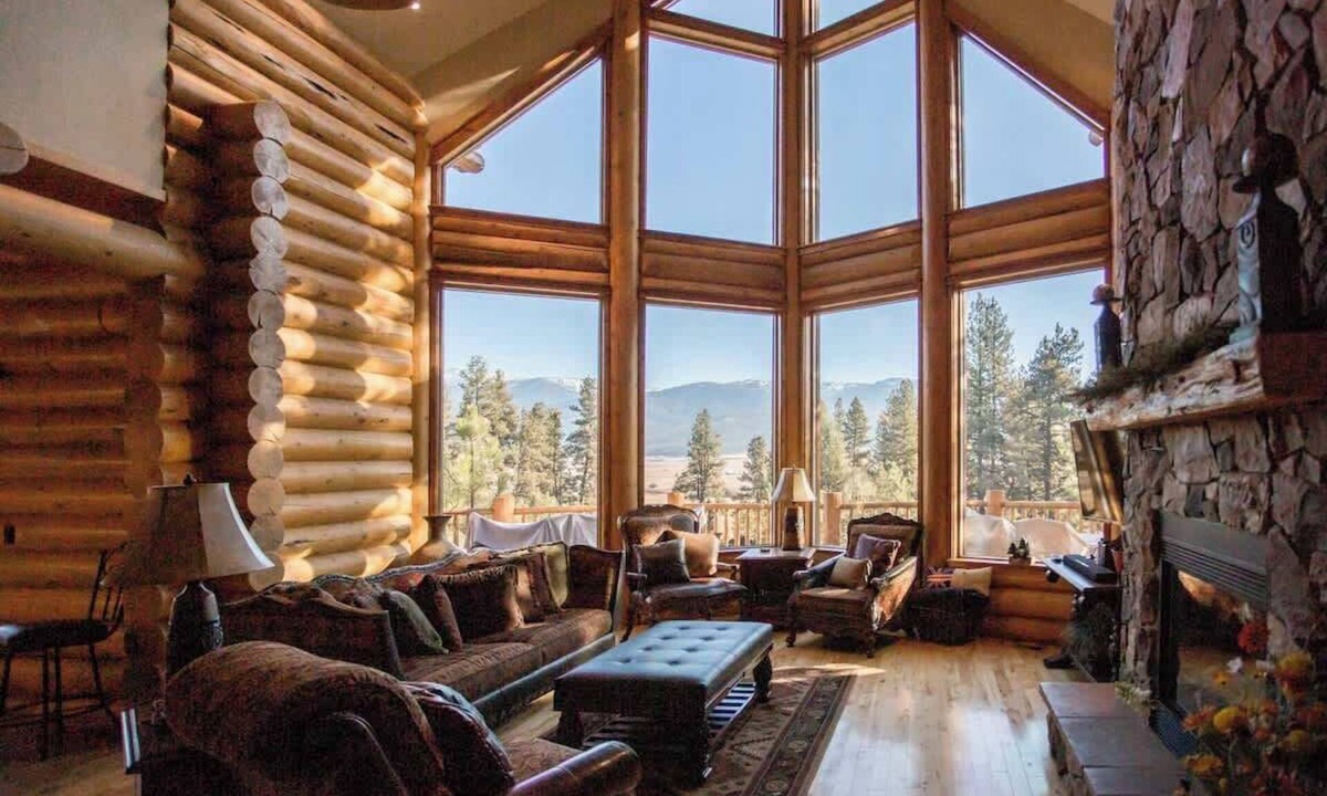 New Meadows House | Spectacular Mountain Getaway for Large Groups