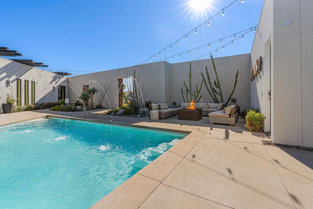 Racquet Club West House | Spectacular Resort-Style Oasis by Rather Be Properties