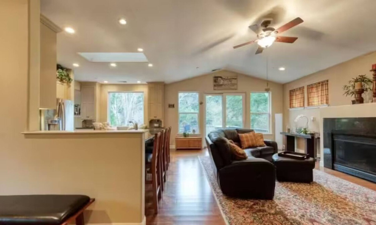 Monte Rio House | Spectacular Riverfront sanctuary 3-bedroom home with Hot Tub near Monte Rio