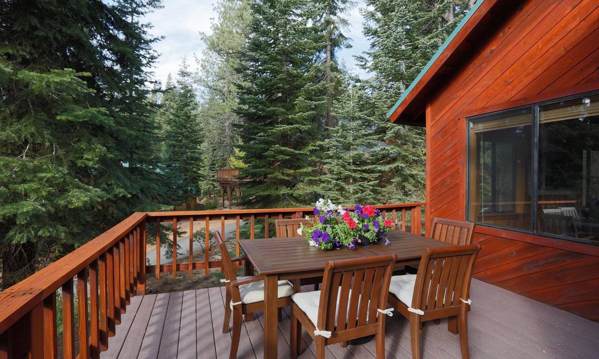 Truckee House | St.Bernard by Tahoe Getaways - Tahoe Donner w Hot Tub + HOA