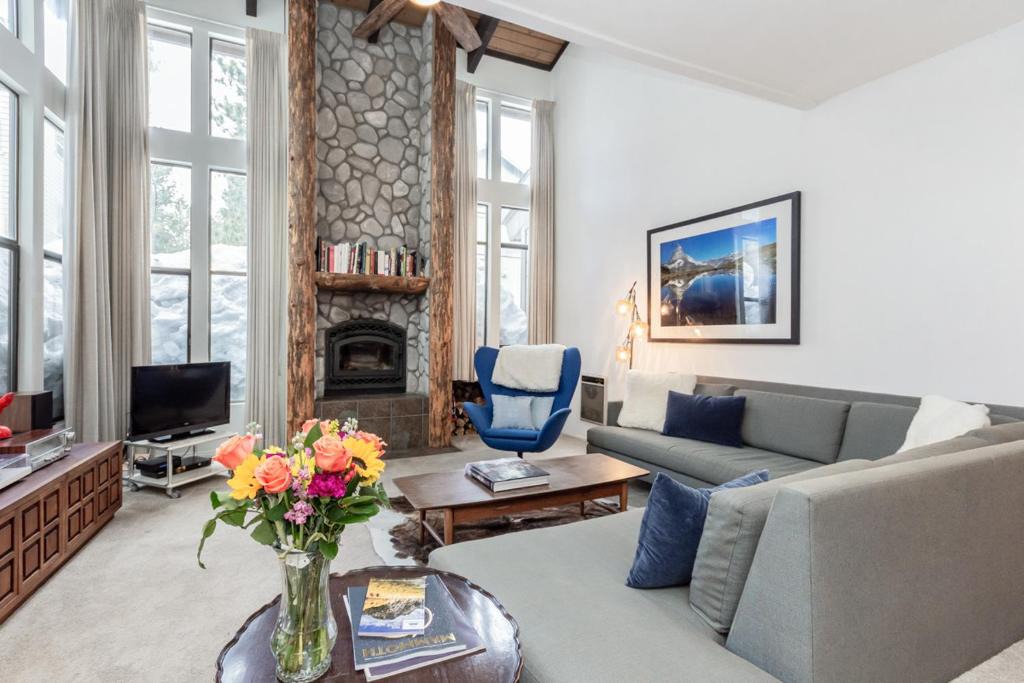 Mammoth Lakes House | St. Moritz 9
