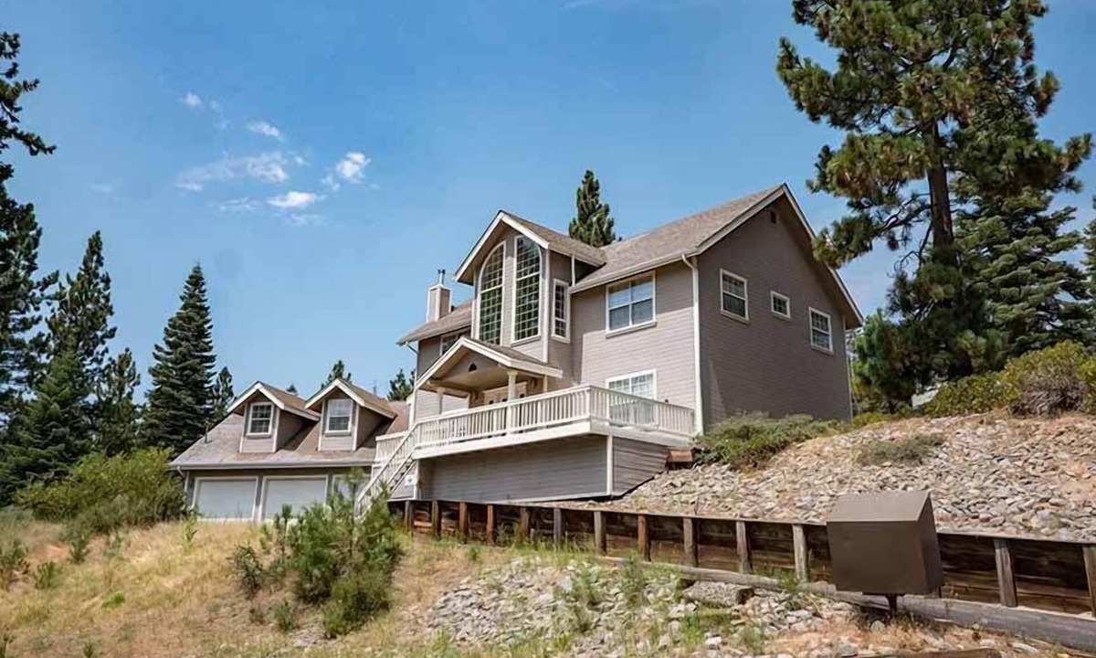 Montgomery Estates House | Stately Home Sleeping 8 with Hot Tub Near Heavenly Ski Resort -2184M~
