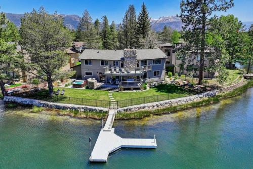 Tahoe Keys House | Stay Classy Tahoe- 5 Bed Tahoe Keys Home w Hot Tub