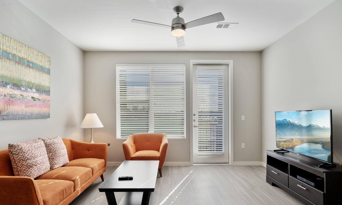 Camelback East Apartment | Stay Gia Modern 1 Br Apartment with Swimming Pool