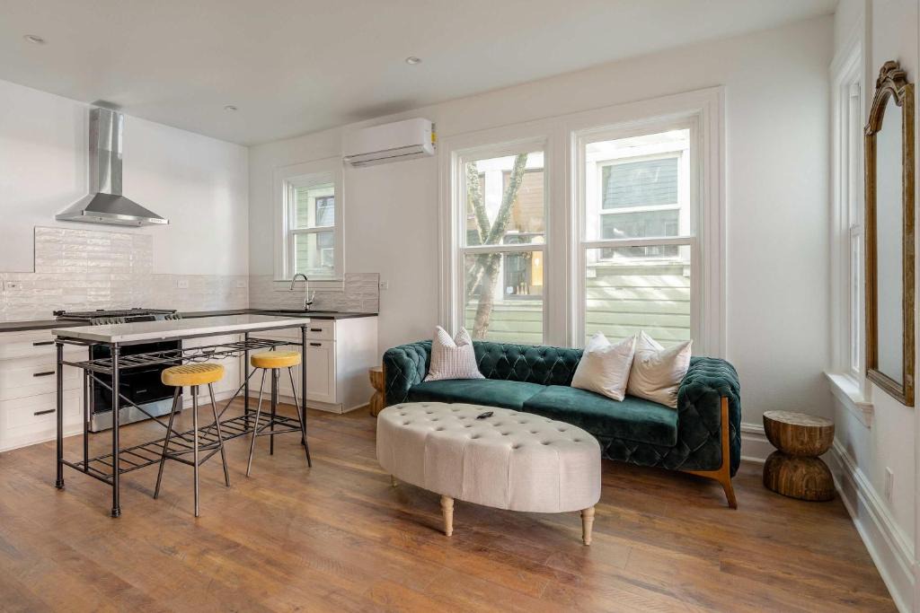 Uptown Apartment | Stay Portland - 1BR - Walk to Coffee, Brews & NW 23rd Shops