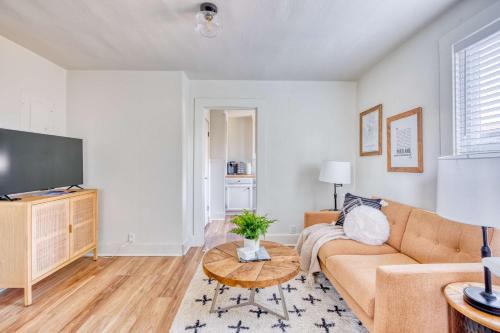 Buckman Neighborhood Apartment | Stay Portland - La Casa Burnside - Local Eateries - Shops - Bars