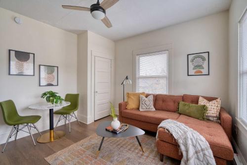 Richmond House | Stay Portland - Mt Tabor Retreat - Local Eateries - Shops - Bars