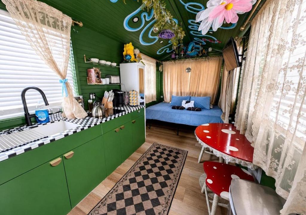 Overlook Apartment | Stay Portland - Teal & Terrazzo Bright Portland Tiny Home