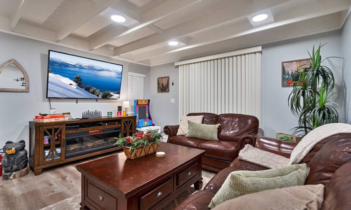 Al Tahoe House | Steps to Lake Tahoe | Fenced Yard | Pets Welcome
