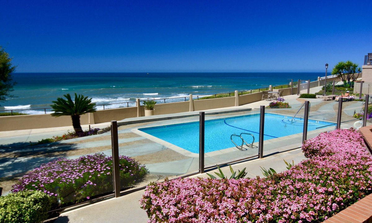 Solana Beach House | Steps to Sand, Luxury Family Townhome with Central A/C BBQ Crib Resort Amenities