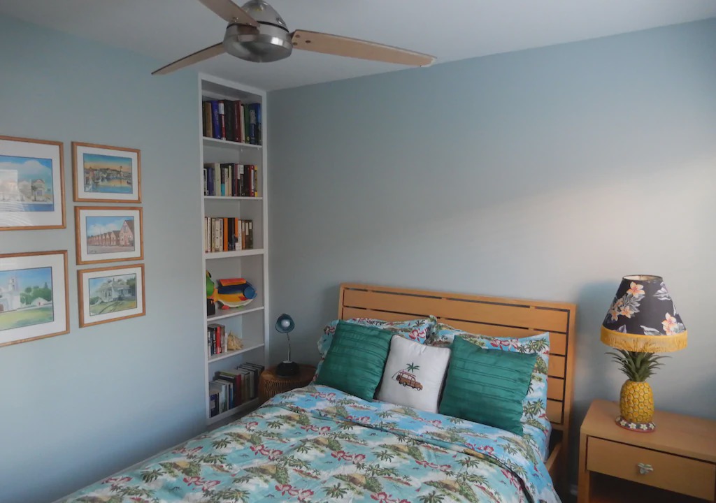 Townsite Apartment | Steps To The Beach !